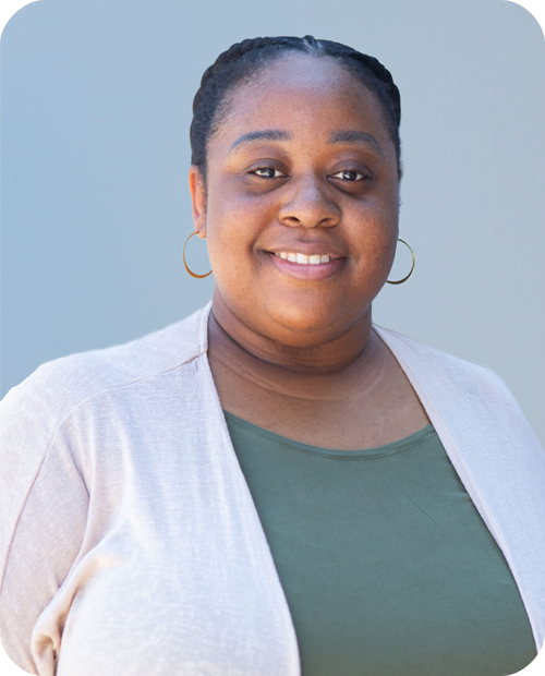 781116678-danyale_500x620